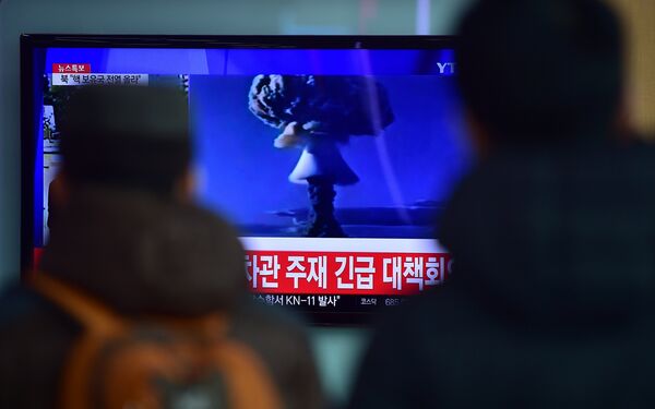 People watch a news report on North Korea's first hydrogen bomb test at a railroad station in Seoul. (File) People watch a news report on North Korea's first hydrogen bomb test at a railroad station in Seoul. (File) - Sputnik International