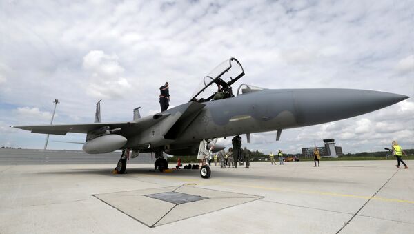 A specialist inspects a U.S Air Force F-15 Eagle fighter after a certification of the arresting gear in the military air base in Lielvarde, Latvia, May 19, 2016. - Sputnik International