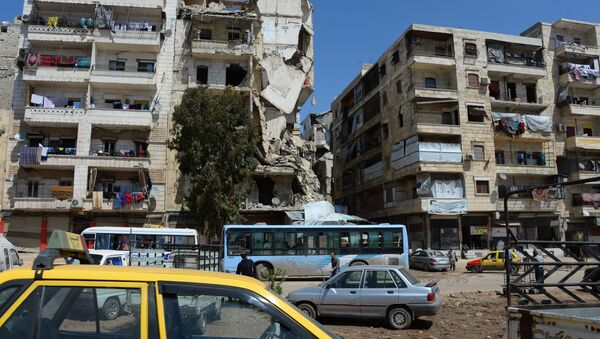 Local citizens continue to live in destroyed buildings in the Salah ad-Din District in Aleppo - Sputnik International