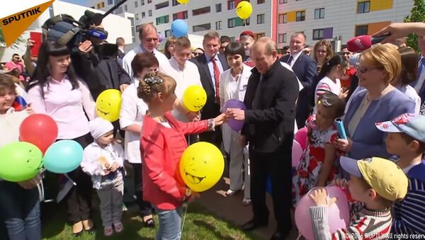 Putin Visits Moscow Pediatric Cancer Clinic - Sputnik International