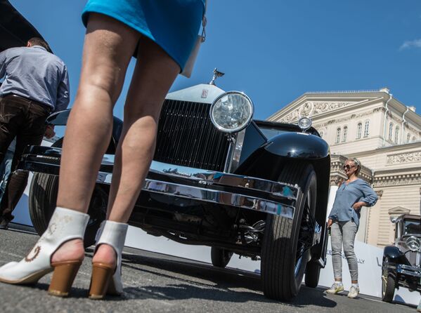 Down the Memory Lane: A Classic Car Parade in Moscow - Sputnik International