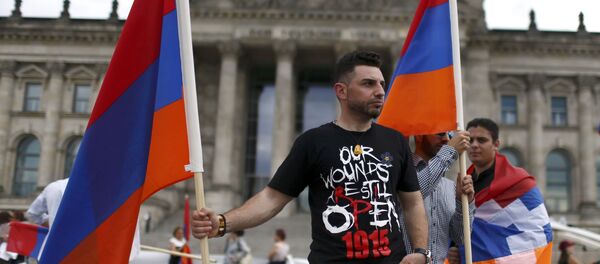 Supporters holds Armenian flags in front of the Reichstag, the seat of the lower house of parliament Bundestag in Berlin, Germany, June 2, 2016 Supporters holds Armenian flags in front of the Reichstag, the seat of the lower house of parliament Bundestag in Berlin, Germany, June 2, 2016 - Sputnik International