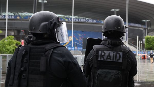 Members of the Raid special intervention unit of the French police take part in a terrorist attack mock exercise on May 31, 2016 near the Stade de France in Saint-Denis, France - Sputnik International