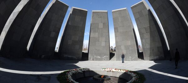 The eternal flame at the Tsitsernakaberd Armenian genocide memorial complex - Sputnik International