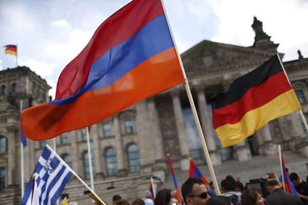 Rally participants wave Armenian and German flags in front of the Reichstag, the seat of the lower house of parliament Bundestag in Berlin, Germany, June 2, 2016, as they protest in favor of the approval of a symbolic resolution by Germany's parliament declaring the 1915 massacre of Armenians by Ottoman forces a genocide - Sputnik International