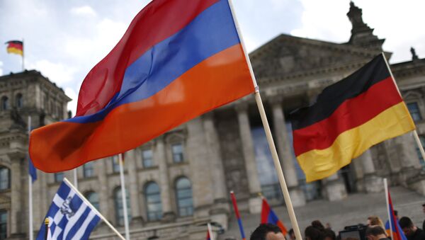Rally participants wave Armenian and German flags in front of the Reichstag, the seat of the lower house of parliament Bundestag in Berlin, Germany, June 2, 2016, as they protest in favor of the approval of a symbolic resolution by Germany's parliament declaring the 1915 massacre of Armenians by Ottoman forces a genocide - Sputnik International