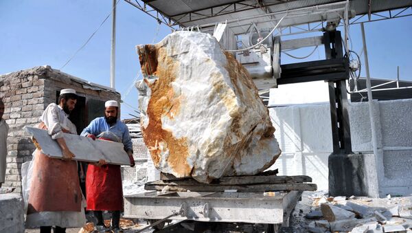 Afghan labourers work at a marble stone factory on the outskirts of Jalalabad on March 12, 2013 - Sputnik International