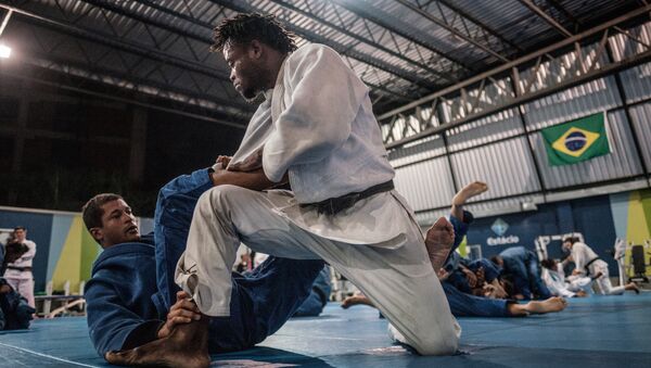 Popole Misenga, 24 (R), a refugee judoka from the Democratic Republic of Congo, during a training at Instituto Reacao in Rio de Janeiro, Brazil, on April 14, 2016. Misenga is a strong candidate for the newly created Refugees Olympic Athletes team for the Rio 2016 Olympic Games - Sputnik International