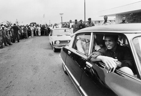 This file photo taken on September 28, 1974 shows former world heavyweight champion Muhammad Ali being welcomed by a cheering crowd in Kinshasa, Zaire, before his world heavyweight championship fight against titleholder US George Foreman on October 30, 1974 - Sputnik International