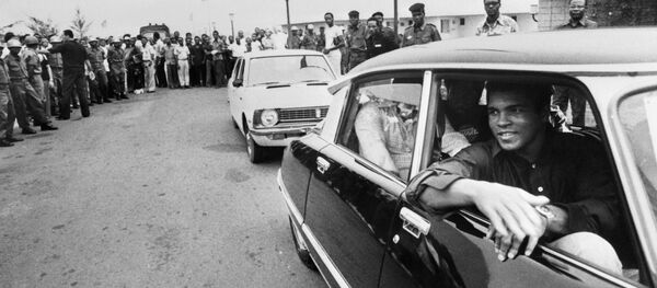 This file photo taken on September 28, 1974 shows former world heavyweight champion Muhammad Ali being welcomed by a cheering crowd in Kinshasa, Zaire, before his world heavyweight championship fight against titleholder US George Foreman on October 30, 1974 This file photo taken on September 28, 1974 shows former world heavyweight champion Muhammad Ali being welcomed by a cheering crowd in Kinshasa, Zaire, before his world heavyweight championship fight against titleholder US George Foreman on October 30, 1974 - Sputnik International