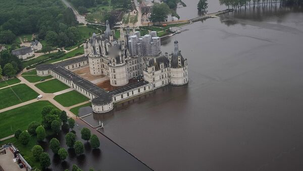 An aerial picture taken on June 2, 2016 shows the castle of Chambord, some 170 kilometers southwest of Paris, and its partly flooded park after the river Cosson went bursting it banks following heavy rainfalls - Sputnik International