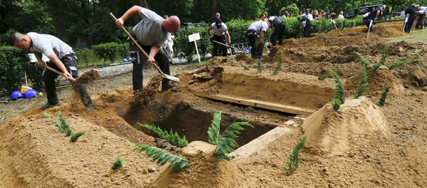 Gravediggers take part in the first Hungarian grave digging championship in Debrecen, Hungary, June 3, 2016, competing for the national crown, which is awarded based on accuracy, speed, and aesthetic quality Gravediggers take part in the first Hungarian grave digging championship in Debrecen, Hungary, June 3, 2016, competing for the national crown, which is awarded based on accuracy, speed, and aesthetic quality - Sputnik International