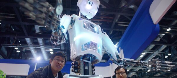 This picture taken on November 24, 2015 shows visitors watching a robot (C) demonstration during the World Robot Conference in Beijing This picture taken on November 24, 2015 shows visitors watching a robot (C) demonstration during the World Robot Conference in Beijing - Sputnik International