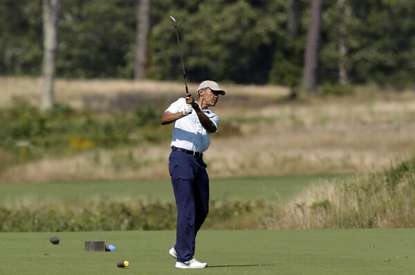 President Barack Obama watches the flight of his ball as he tees off while golfing at Vineyard Golf Club, in Edgartown, Mass - Sputnik International