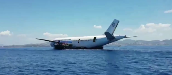 Airbus A300 passenger aircraft sunk into the sea Airbus A300 passenger aircraft sunk into the sea - Sputnik International