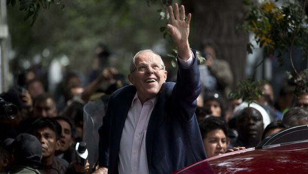 Presidential candidate Pedro Pablo Kuczynski of the Peruanos por el Kambio political party greets supporters after casting his vote in Lima, Peru, Sunday, June 5, 2016. - Sputnik International