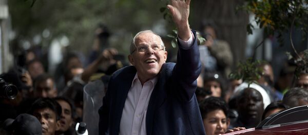 Presidential candidate Pedro Pablo Kuczynski of the Peruanos por el Kambio political party greets supporters after casting his vote in Lima, Peru, Sunday, June 5, 2016. - Sputnik International