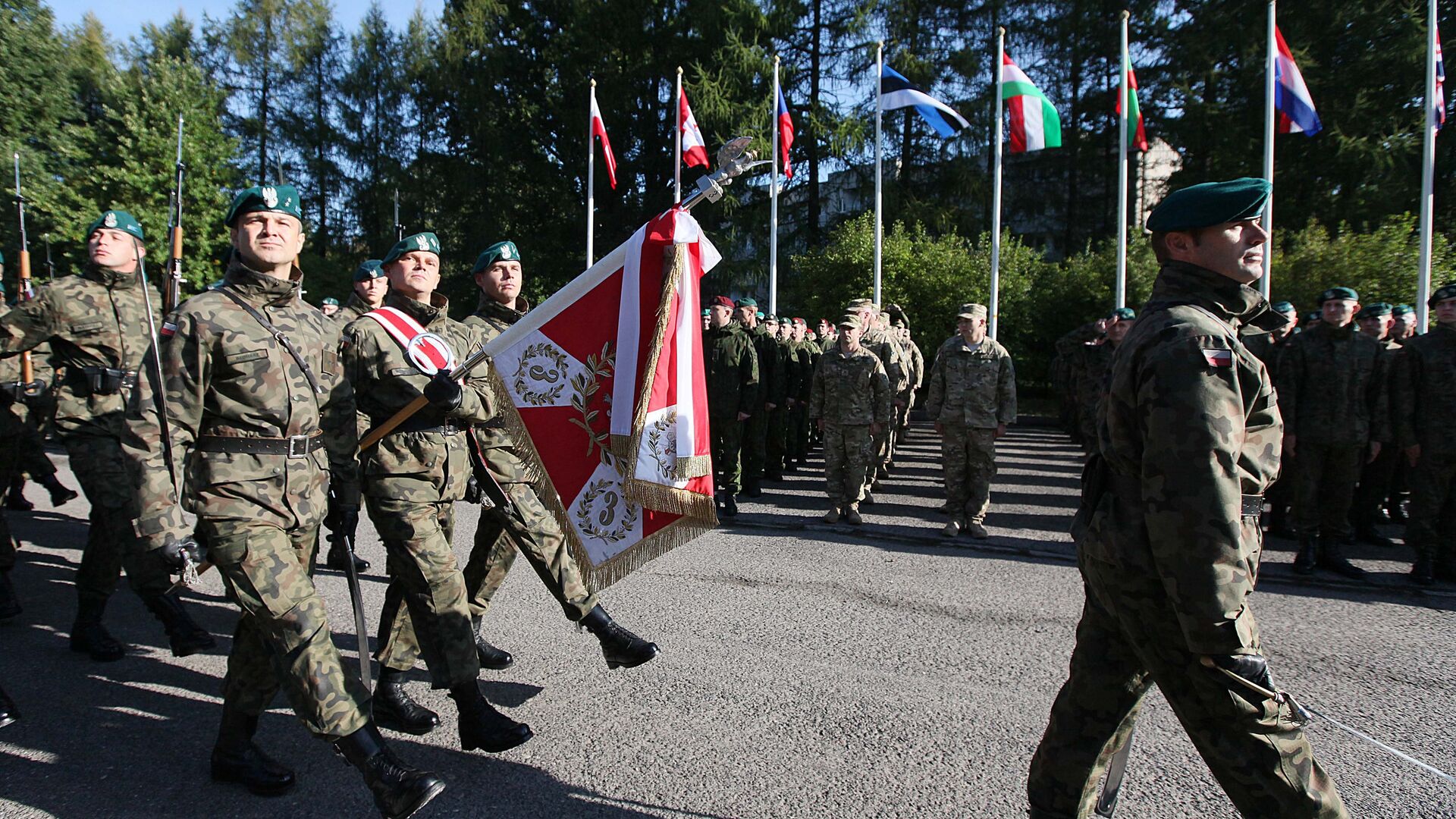  The Honorary Company of the Polish army walks in front of troops that will take part in major international Anakonda-14 defense exercise during the opening ceremony at the National Defense Academy in Warsaw-Rembertow district, Wednesday, Sept. 24, 2014 - Sputnik International, 1920, 12.05.2022
