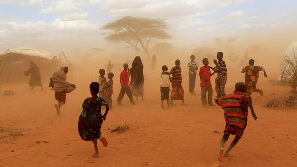 Newly-arrived refugees run away from a cloud of dust at the Dagahaley refugee camp in Dadaab, near Kenya's border with Somalia in Garissa County, Kenya, July 16, 2011. - Sputnik International