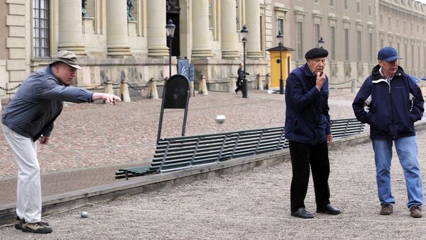 Elderly residents play petanque outside the Royal Castle in Stockholm  - Sputnik International
