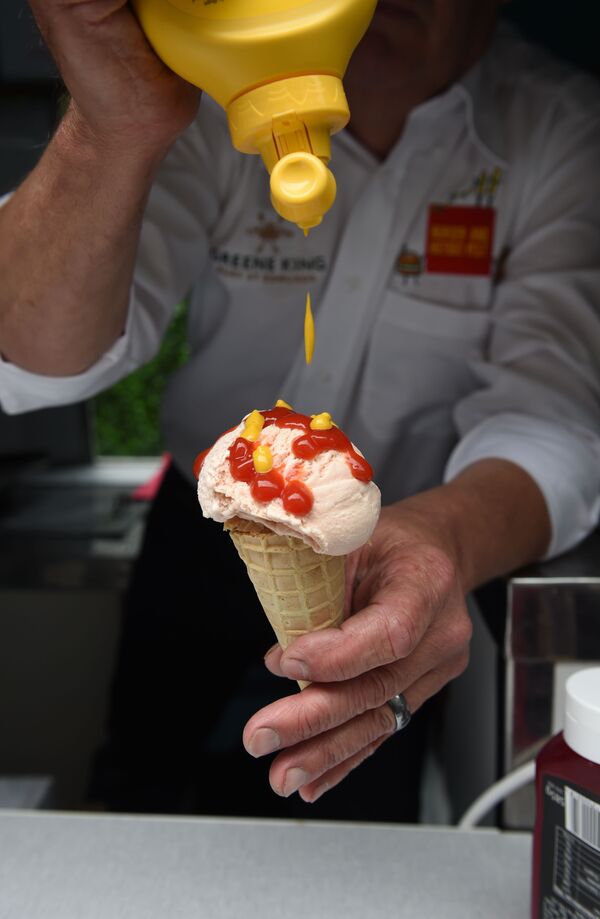 Burger and hot dog are set to replace chocolate and vanilla as the ice cream flavours of choice in British cities this summer. - Sputnik International