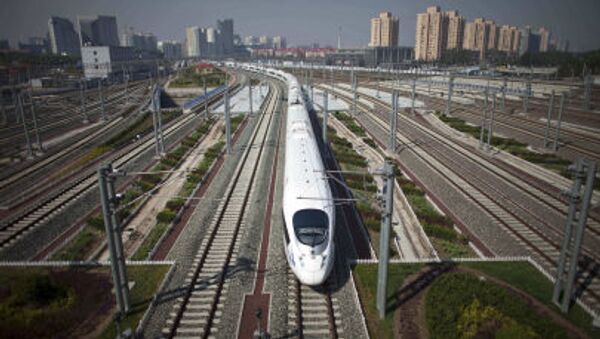 CRH high-speed train leaves the Beijing South Station for Shanghai during a test run on the Beijing-Shanghai high-speed railway in Beijing, China - Sputnik International