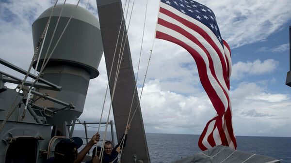 US Navy personnel raise their flag - Sputnik International