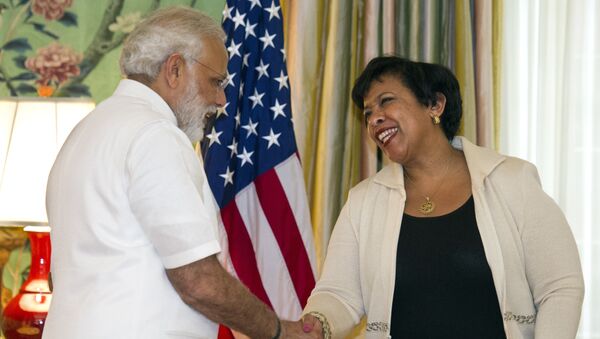 Attorney General Lorreta Lynch, right, and Indian Prime Minister Narendra Modi shake hands during a ceremony marking the repatriation of over 200 artifacts to the Indian government, at Blair House in Washington, Monday, June 6, 2016. - Sputnik International