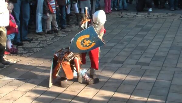 Little Knights Fight Duel at the Park - Sputnik International
