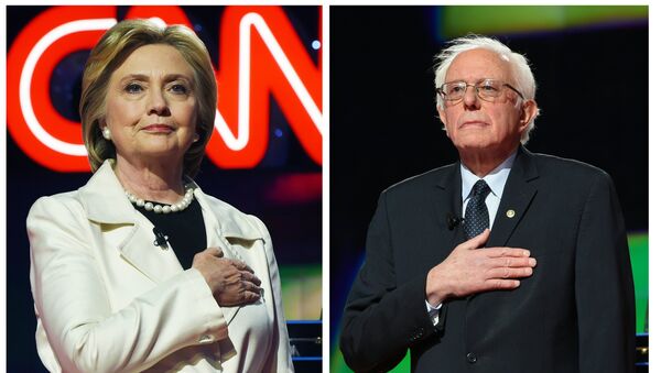 This two-picture combination shows US Democratic presidential candidates Hillary Clinton (L) and Bernie Sanders - Sputnik International