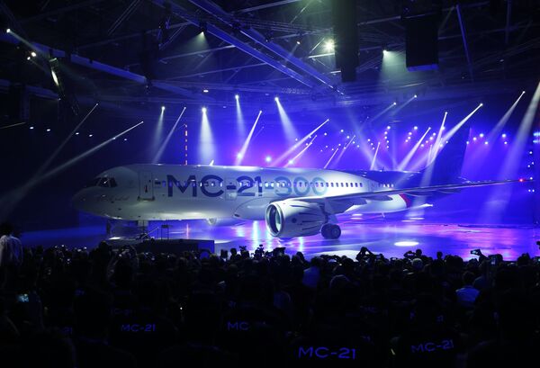 Presentation of MC-21-300 mid-range aircraft at the Irkutsk Aircraft Plant (Irkut Corporation), June 2016. - Sputnik International