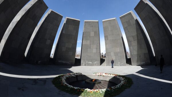 The eternal flame at the Tsitsernakaberd Armenian genocide memorial complex - Sputnik International