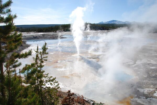 Scientists Solve Mystery Behind Deformation of Chicago-Size Area in Yellowstone Park Scientists Solve Mystery Behind Deformation of Chicago-Size Area in Yellowstone Park - Sputnik International