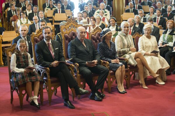 (From R to L) Norway`s Princess Astrid, Crown Princess Mette-Marit, Queen Sonja, King Harald, Crown Prince Haakon and Princess Ingrid Alexandra are seated inside the Norwegian parliament building in Oslo on May 15, 2014, during a celebratory session on the occasion of the bicentenary of the Norwegian Constitution (From R to L) Norway`s Princess Astrid, Crown Princess Mette-Marit, Queen Sonja, King Harald, Crown Prince Haakon and Princess Ingrid Alexandra are seated inside the Norwegian parliament building in Oslo on May 15, 2014, during a celebratory session on the occasion of the bicentenary of the Norwegian Constitution - Sputnik International