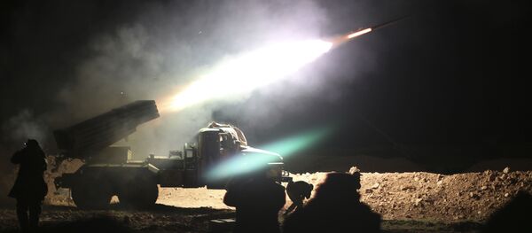 Soldiers from the Syrian army fire a rocket at Islamic State group positions in the province of Raqqa, Syria - Sputnik International