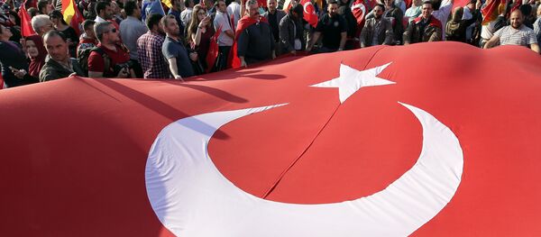 Protesters hold a national flag of Turkey in front of the Brandenburg gate in Berlin, Germany, Wednesday, June 1, 2016, as they demonstrate against a resolution of the German federal parliament, Bundestag, on the Armenian Genocide a century ago Protesters hold a national flag of Turkey in front of the Brandenburg gate in Berlin, Germany, Wednesday, June 1, 2016, as they demonstrate against a resolution of the German federal parliament, Bundestag, on the Armenian Genocide a century ago - Sputnik International