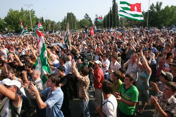 Sukhumi residents rejoicing over Russia's recognition of Abkhazia's independence Sukhumi residents rejoicing over Russia's recognition of Abkhazia's independence - Sputnik International