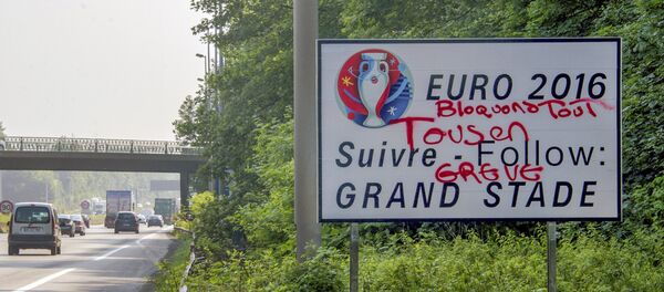 This picture taken on June 6, 2016 shows a tagged road board reading Let's block everything, all on strike over an exit road indication to a Euro 2016 stadium on the circular road of Lille, northern France 3 days before the beginning of the Euro 2016 championship. - Sputnik International