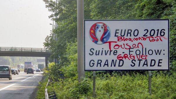 This picture taken on June 6, 2016 shows a tagged road board reading Let's block everything, all on strike over an exit road indication to a Euro 2016 stadium on the circular road of Lille, northern France 3 days before the beginning of the Euro 2016 championship. - Sputnik International