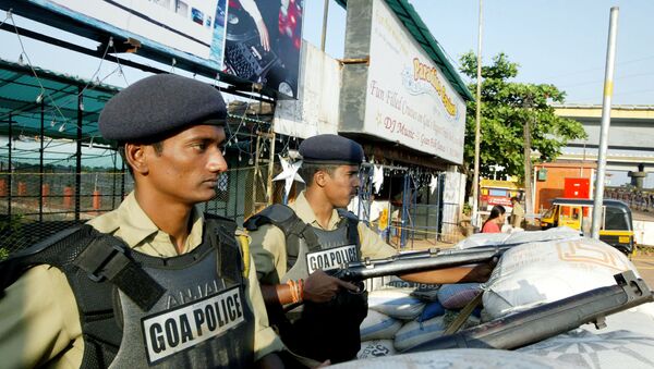 Indian police officers stand guard on a street in the capital of the Indian state of Goa (File) - Sputnik International