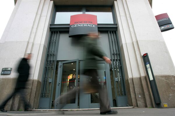 Pedestrians walk past a branch office of French bank Societe Generale (File) Pedestrians walk past a branch office of French bank Societe Generale (File) - Sputnik International