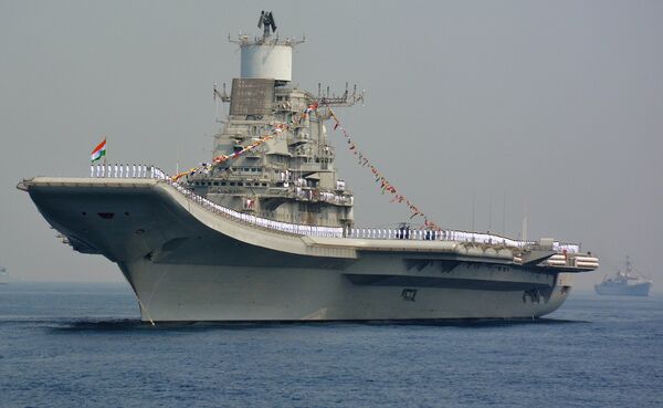 Indian Navy personnel stand on the INS Vikramaditya, a modified Kiev-class aircraft carrier, during the International Fleet Review in Visakhapatnam on February 6, 2016 - Sputnik International