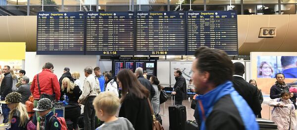 Passengers wait for flight information at Arlanda Airport on June 11, 2016 in Sigtuna near Stockholm Passengers wait for flight information at Arlanda Airport on June 11, 2016 in Sigtuna near Stockholm - Sputnik International