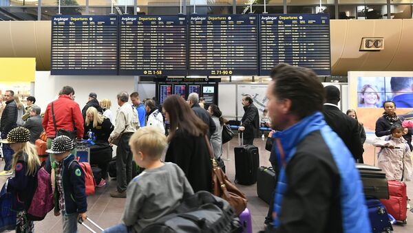 Passengers wait for flight information at Arlanda Airport on June 11, 2016 in Sigtuna near Stockholm - Sputnik International