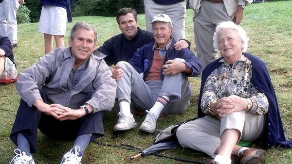 The Bush family,(L-R) Texas Governor and presidential candidate George W., Florida Governor Jeb, former US president George and his wife Barbara watch play during the Foursomes matches 25 September 1999 at The Country Club in Brookline, Massachusetts the site of the 33rd Ryder Cup Matches - Sputnik International