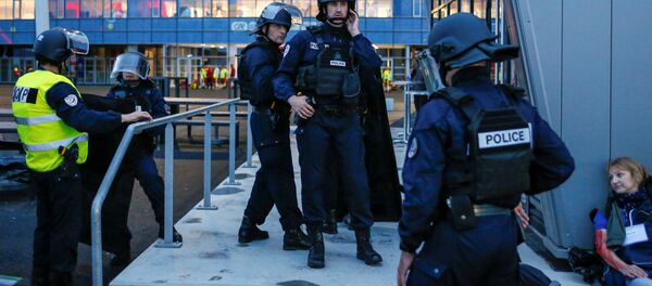 French Police forces take part in a mock attack drill outside the Grand Stade stadium (aka Parc Olympique Lyonnais or the Stade des Lumieres) in Decines, near Lyon, France, in preparation of security measures for the UEFA 2016 European Championship May 30, 2016 - Sputnik International