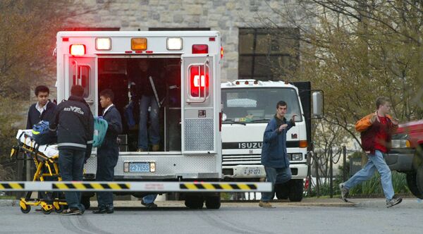 Virginia Tech students run from Norris Hall as an ambulance crew arrives on the scene in Blacksburg, Va., Monday, April 16, 2007 Virginia Tech students run from Norris Hall as an ambulance crew arrives on the scene in Blacksburg, Va., Monday, April 16, 2007 - Sputnik International