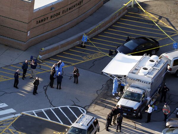 Officials are on the scene outside of Sandy Hook Elementary School in Newtown, Conn., where authorities say a gunman opened fire inside an elementary school in a shooting that left 27 people dead, including 20 children, Friday, Dec. 14, 2012 Officials are on the scene outside of Sandy Hook Elementary School in Newtown, Conn., where authorities say a gunman opened fire inside an elementary school in a shooting that left 27 people dead, including 20 children, Friday, Dec. 14, 2012 - Sputnik International