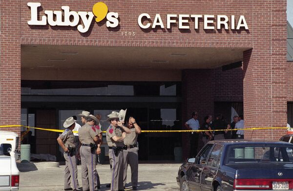 Police officers gather outside Luby's Cafeteria in Killeen, Texas, at the scene where a gunman killed 23 people including himself, with semi-automatic gunfire during lunchtime on Wednesday, Oct. 16, 1991 Police officers gather outside Luby's Cafeteria in Killeen, Texas, at the scene where a gunman killed 23 people including himself, with semi-automatic gunfire during lunchtime on Wednesday, Oct. 16, 1991 - Sputnik International
