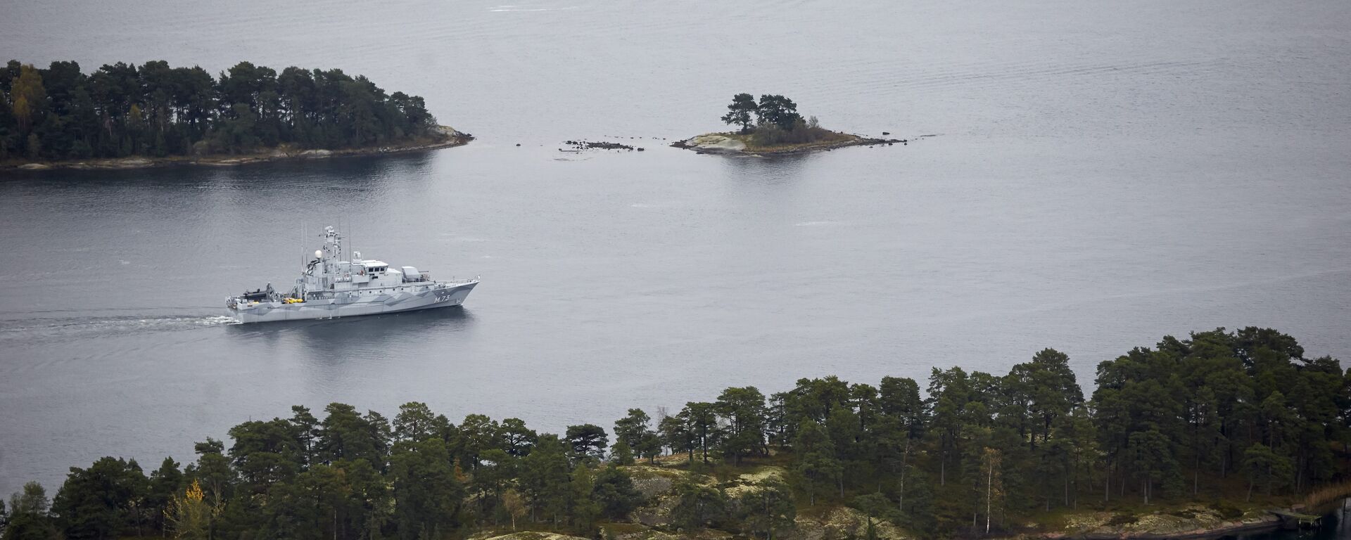 Swedish minesweeper HMS Koster searching for what the military says is a foreign threat in the waters in the Stockholm Archipelago, Sweden, on October 19 2014 - Sputnik International, 1920, 25.08.2021